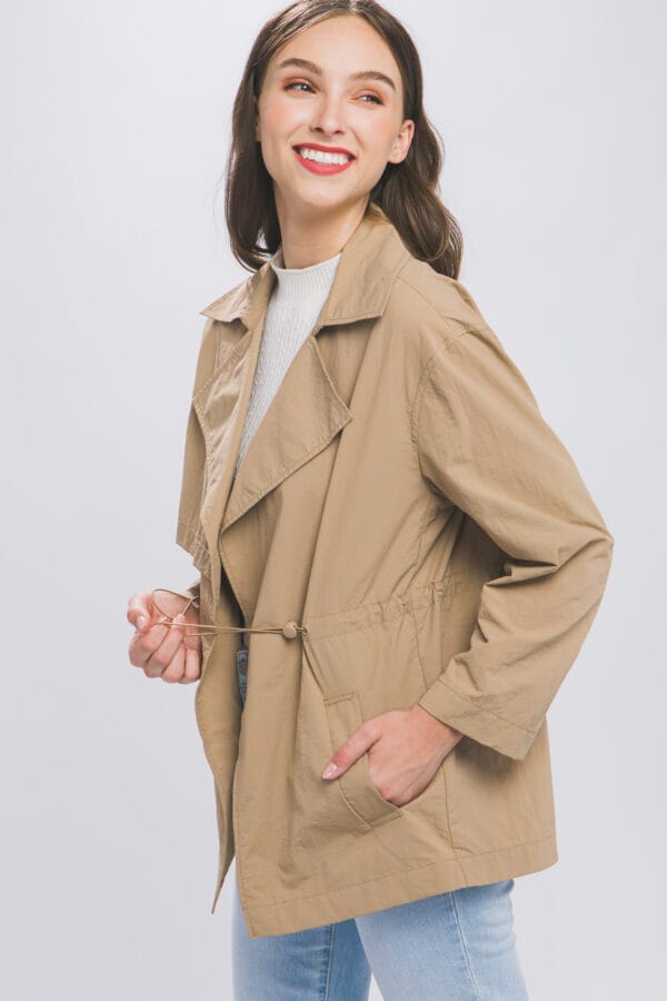 Chaqueta ligera con cordones ajustables - Image 6