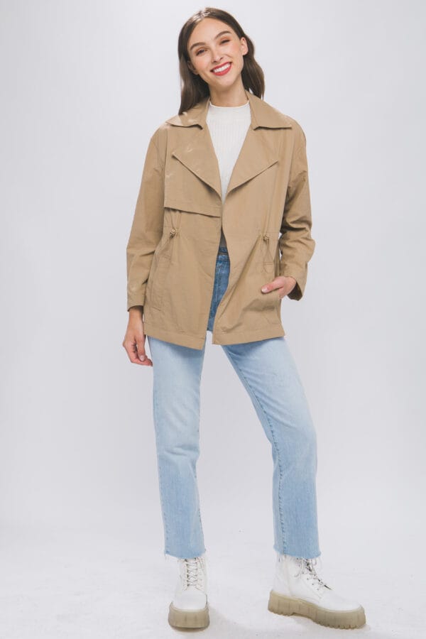 Chaqueta ligera con cordones ajustables - Image 4