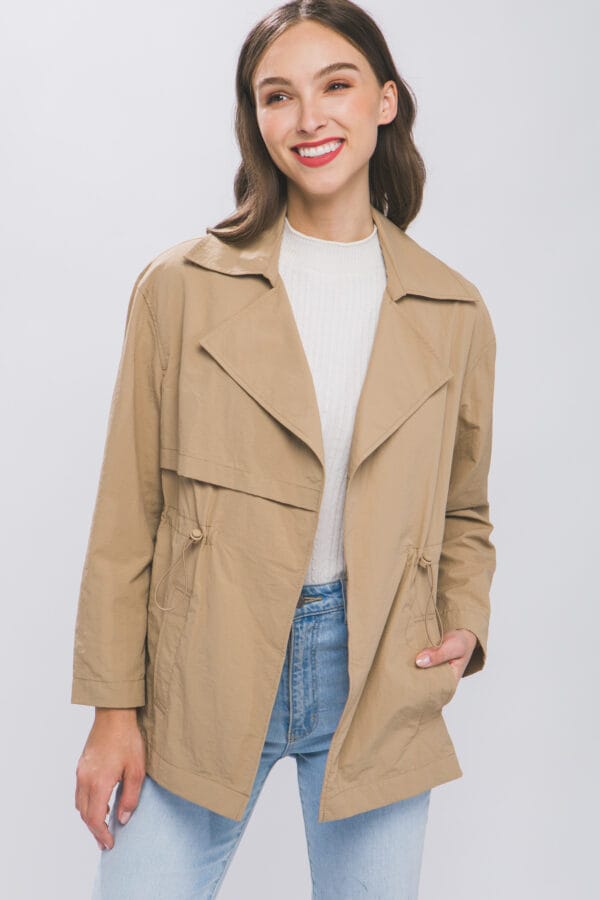 Chaqueta ligera con cordones ajustables - Image 2