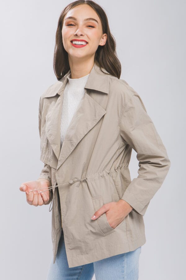 Chaqueta ligera con cordones ajustables - Image 17