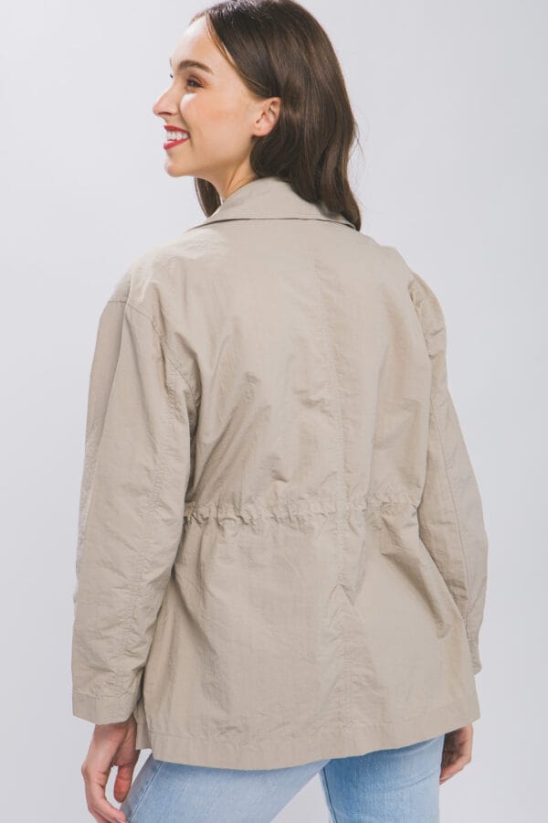 Chaqueta ligera con cordones ajustables - Image 18