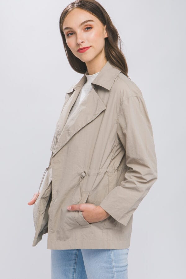 Chaqueta ligera con cordones ajustables - Image 21