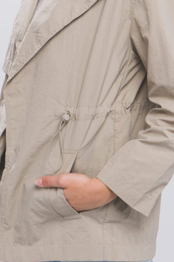 Chaqueta ligera con cordones ajustables - Image 23