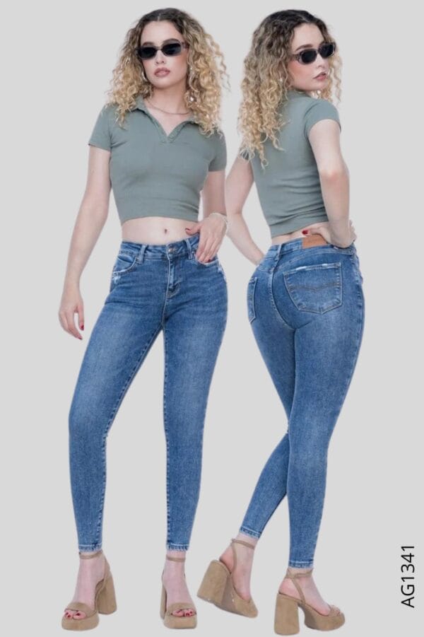 Pantalones skinny azul claro para mujer con diseño clásico
