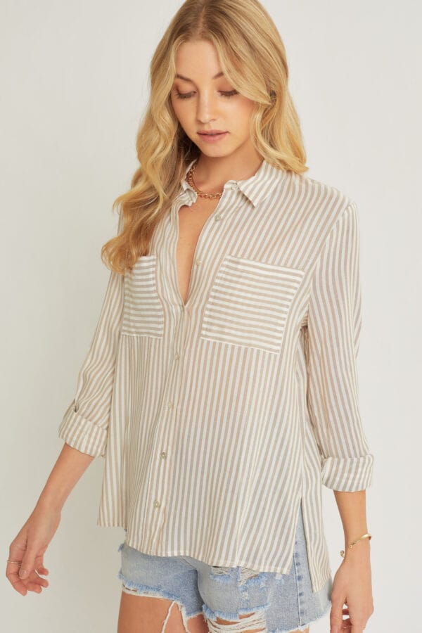 Blusa de rayas con bolsillos frontales - Image 6