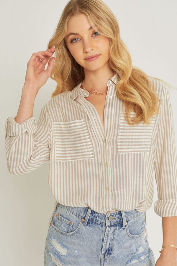 Blusa de rayas con bolsillos frontales - Image 9