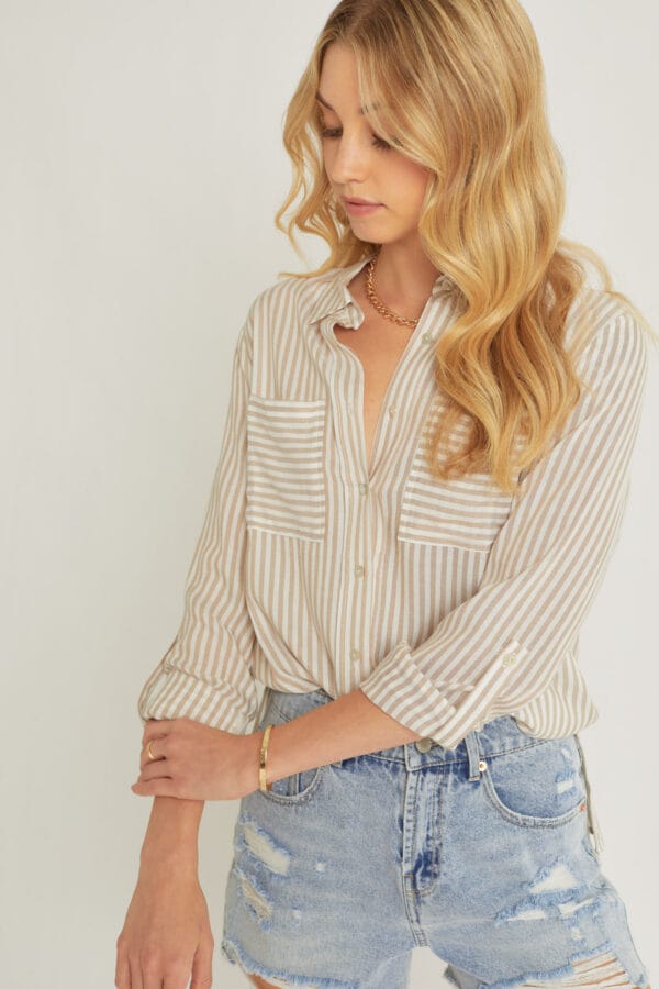 Blusa de rayas con bolsillos frontales - Image 10