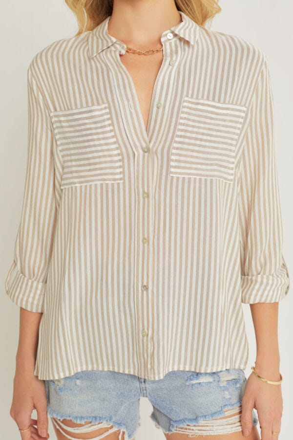 Blusa de rayas con bolsillos frontales - Image 11