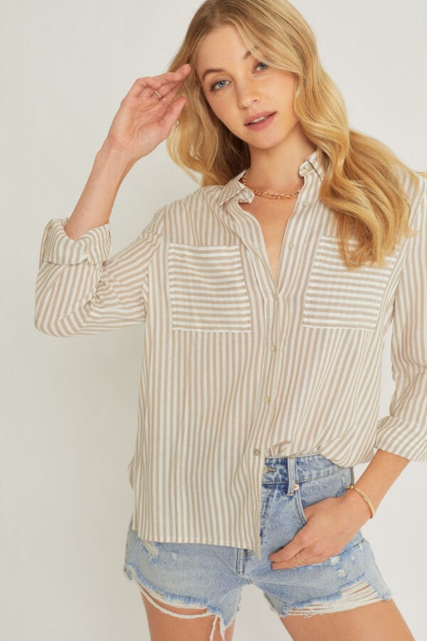 Blusa de rayas con bolsillos frontales - Image 12