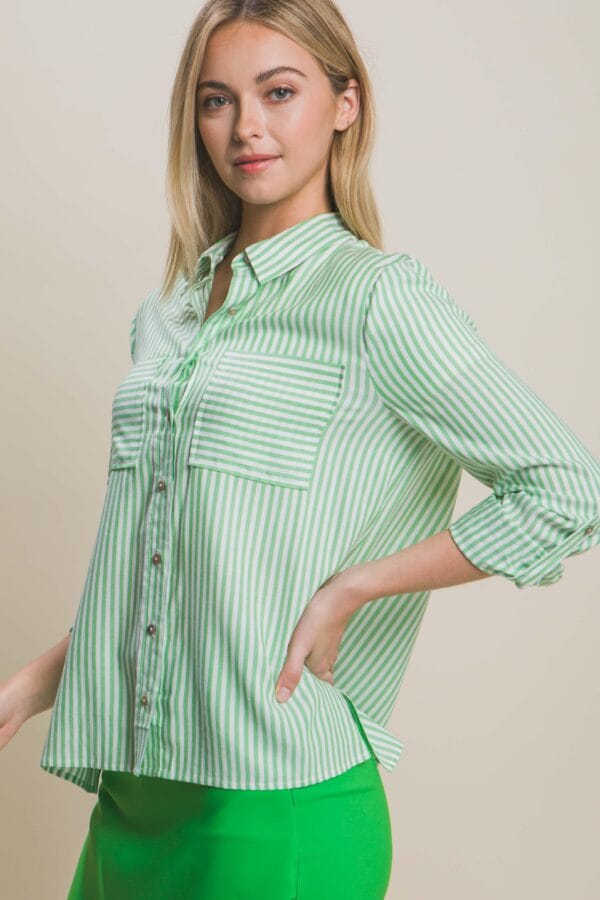 Blusa de rayas con bolsillos frontales - Image 28