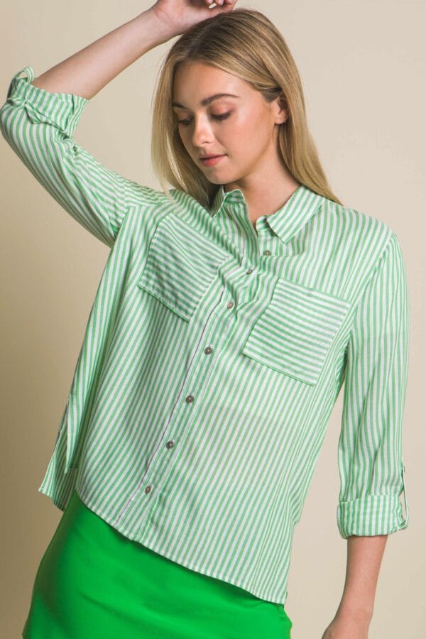 Blusa de rayas con bolsillos frontales - Image 30