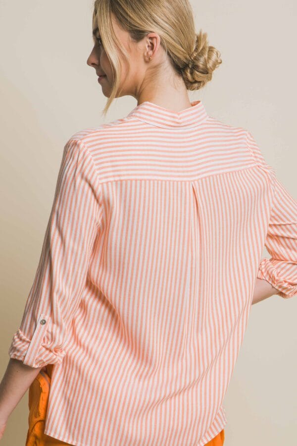 Blusa de rayas con bolsillos frontales - Image 15