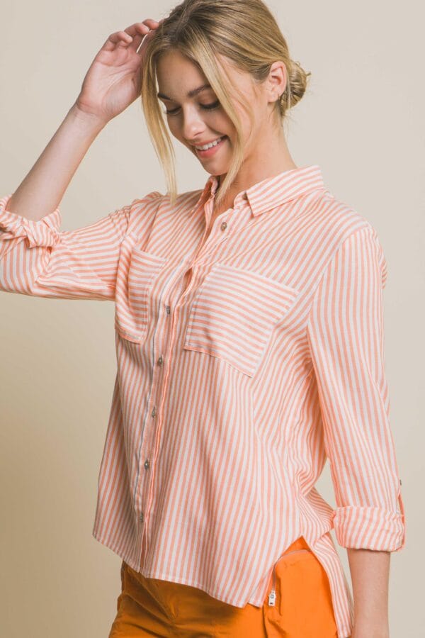 Blusa de rayas con bolsillos frontales - Image 18