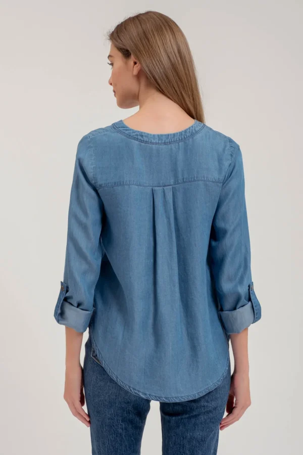 Blusa de mezclilla con bolsillos frontales - Image 3