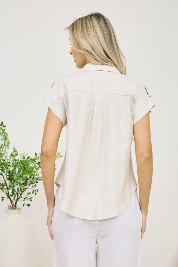 Blusa manga corta con bolsillos frontales - Image 4