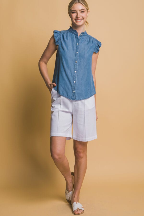 Blusa de mezclilla sin mangas con olanes - Image 5
