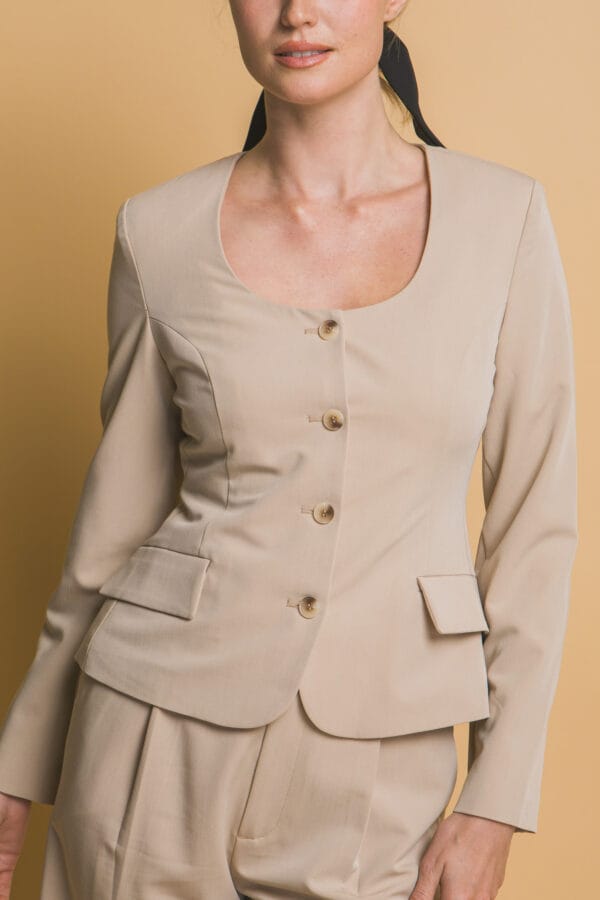 Saco formal con escote redondo y botones decorativos - Image 18