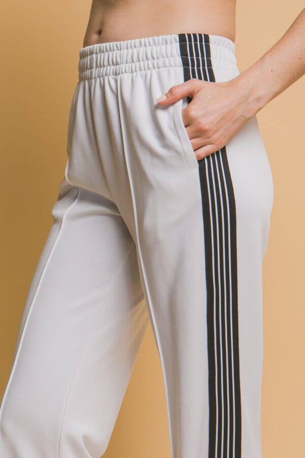 Pantalón deportivo tipo jogger para mujer - Image 15