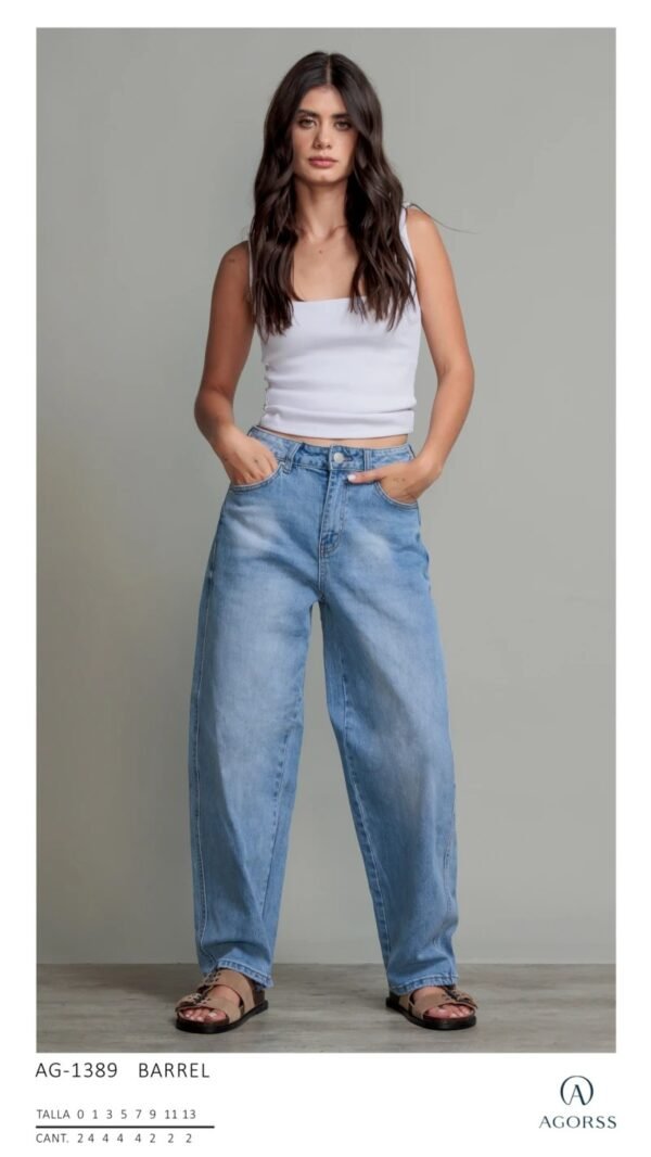 Jeans barrel lavado claro para mujer