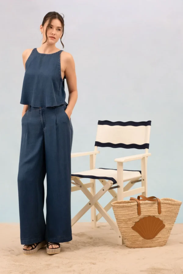 Top de mezclilla con tirantes ajustables