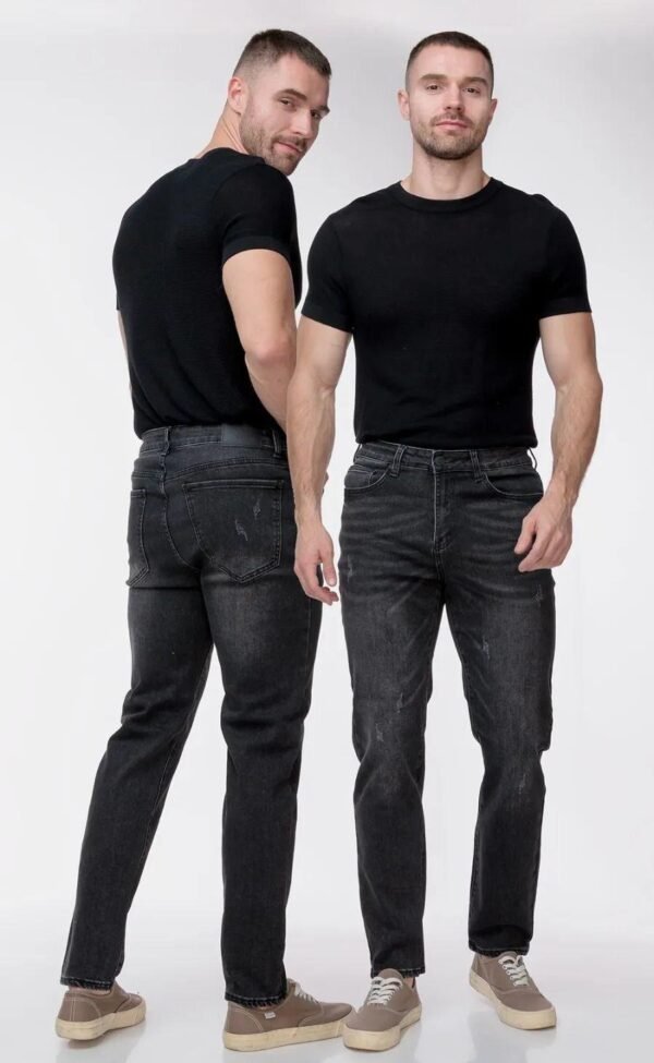 Jeans para hombre corte recto con lavado oscuro y desgaste ligero
