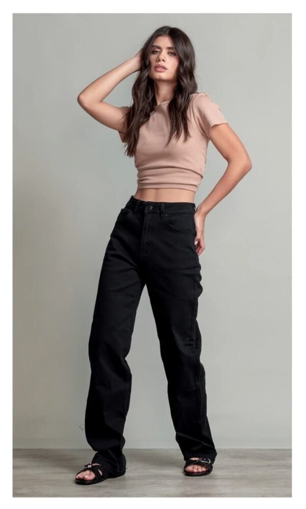 Pantalones de mezclilla Straight Fit de mujer con corte recto y diseño minimalista