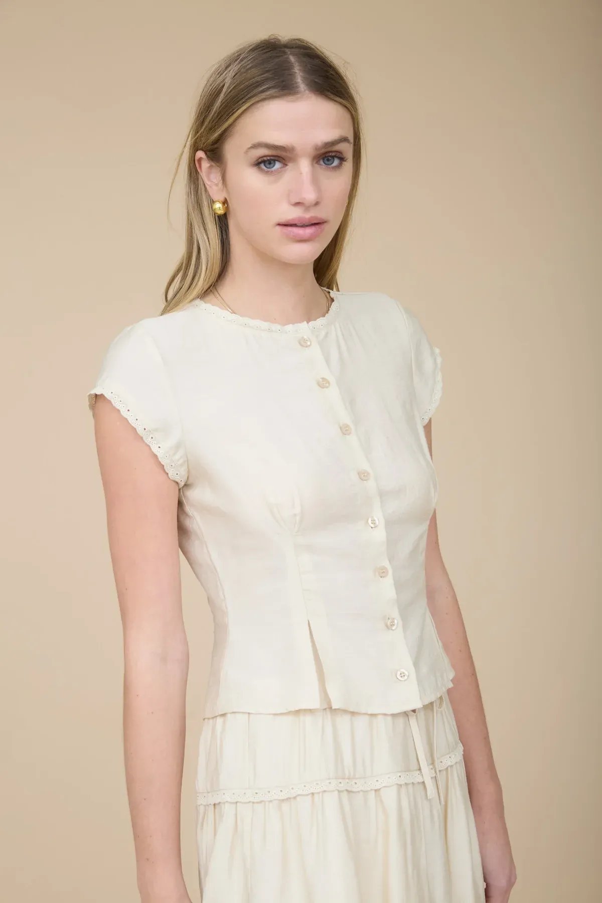 Blusa Blanca Con Botones Y Bordados Elegante Para Mujer - Image 4
