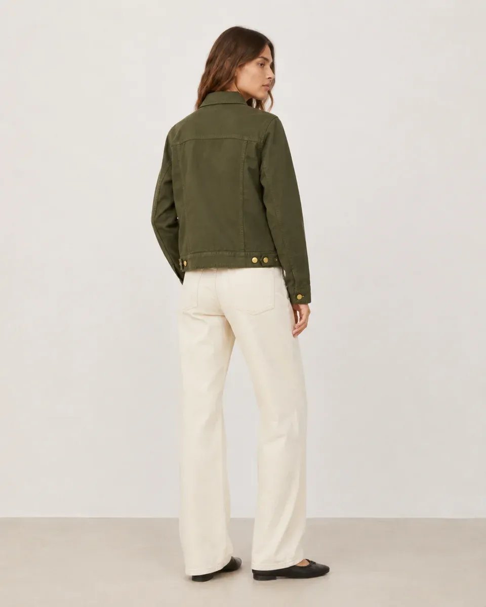 Chamarra Militar Verde Olivo con Botones Dorados para Mujer - Image 7