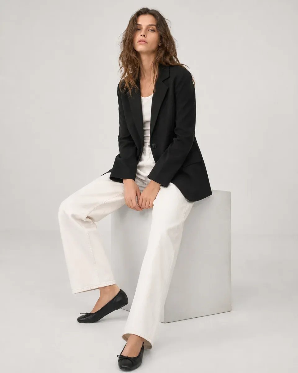 Blazer Negro Clasico de Un Boton para Mujer Estilo Ejecutivo - Image 4