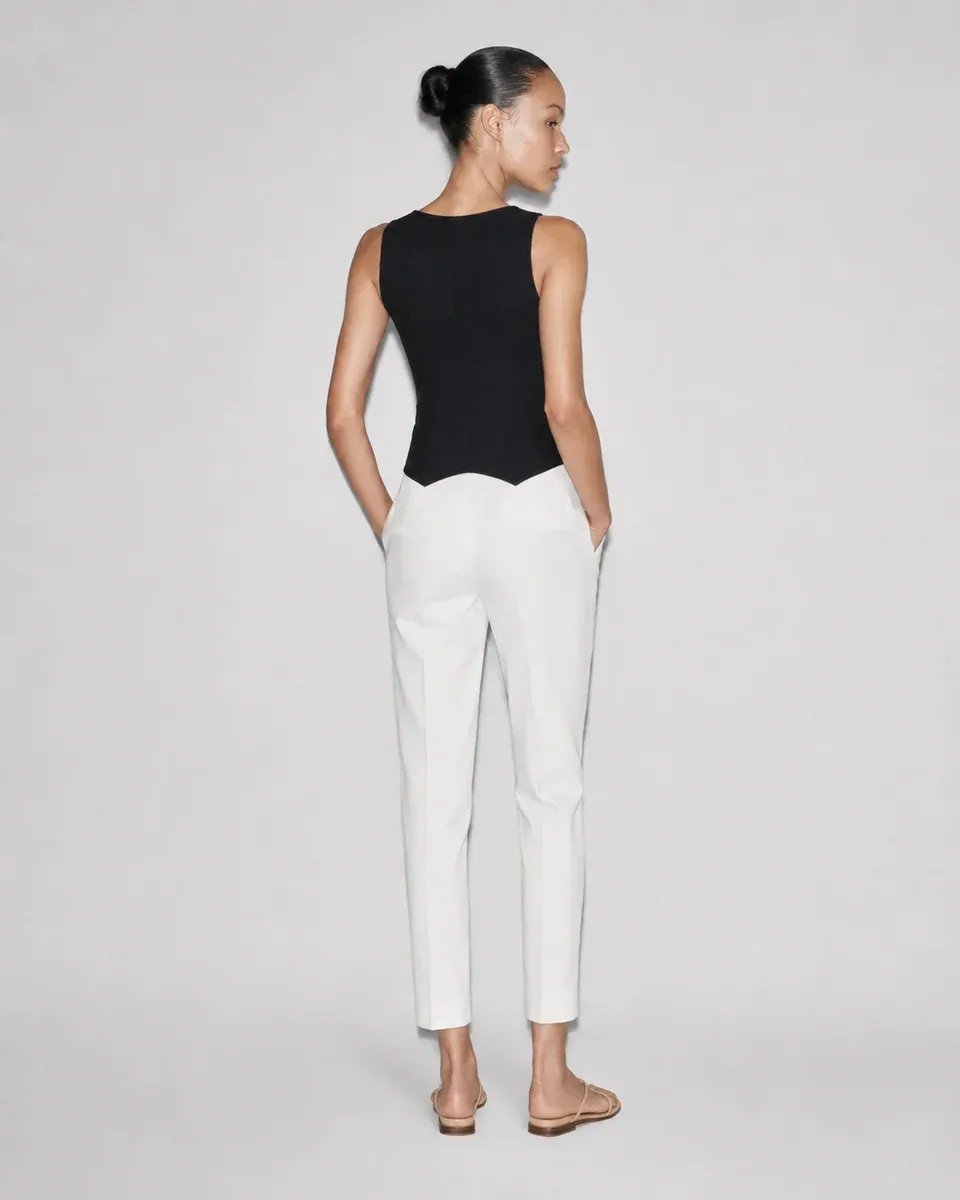Chaleco Negro Entallado Con Botones Dorados Para Mujer - Image 7