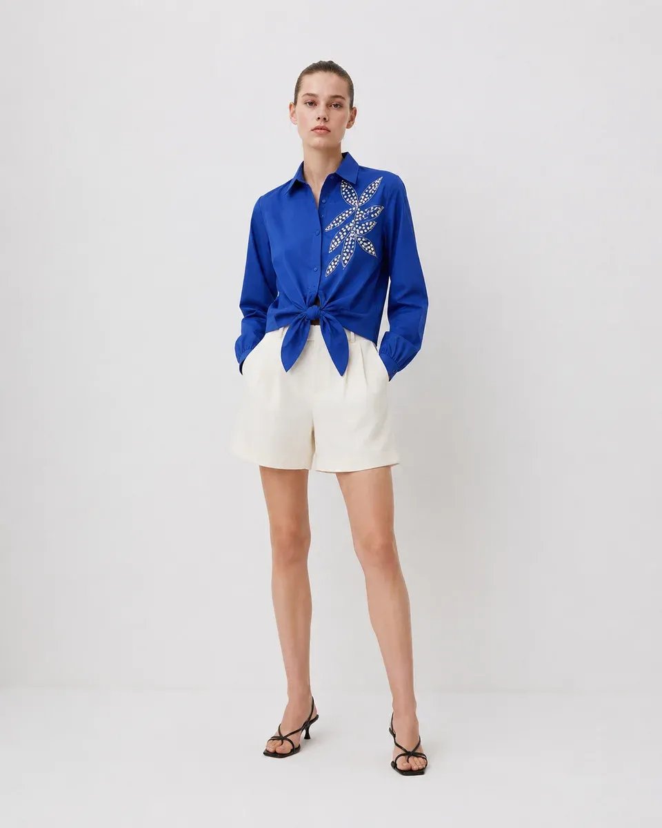 Blusa Azul con Bordado Floral y Nudo al Frente para Mujer - Image 7