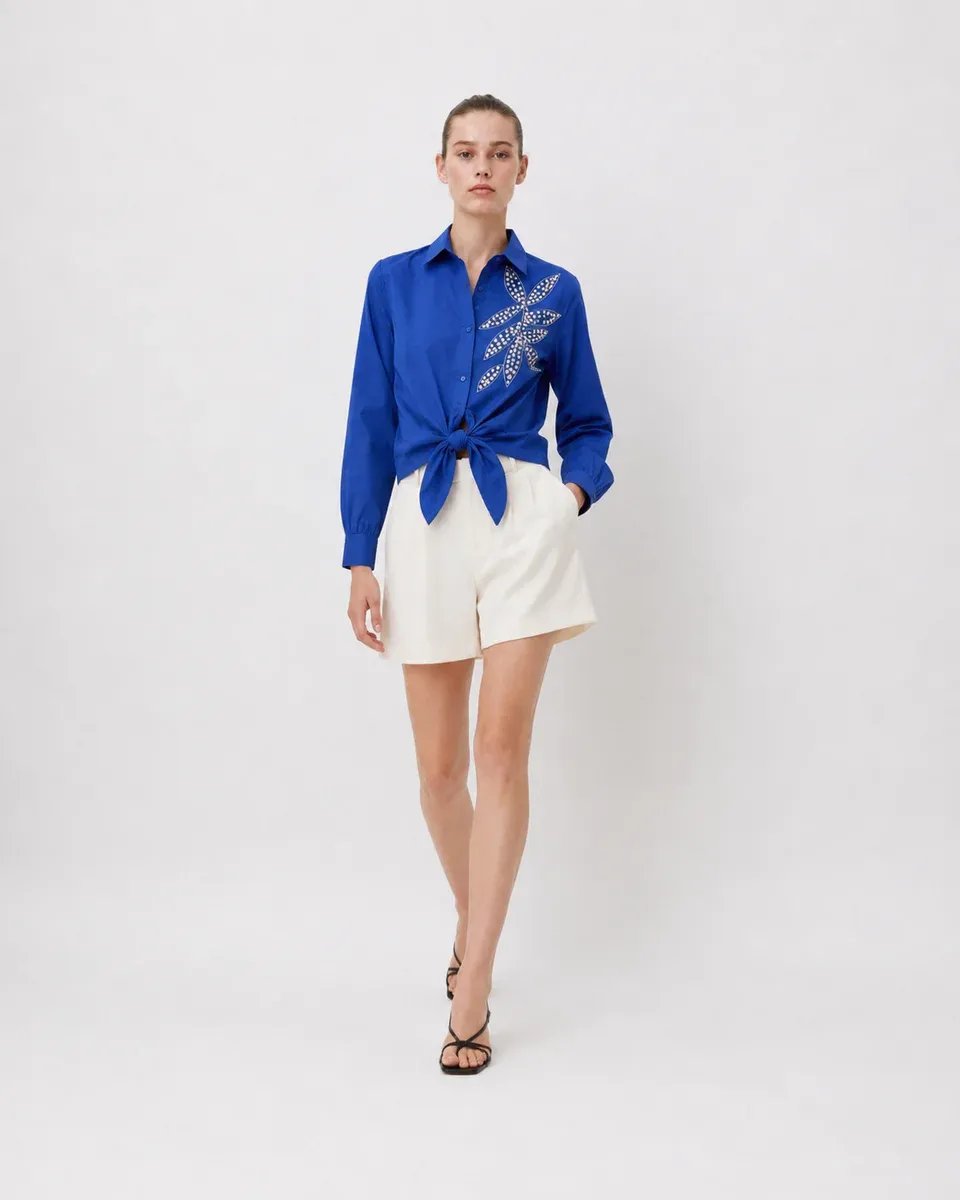 Blusa Azul con Bordado Floral y Nudo al Frente para Mujer - Image 9