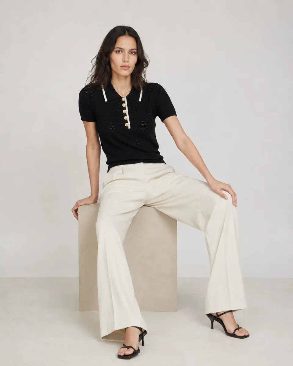 Blusa Polo Tejida Negra Con Botones Dorados Para Mujer - Image 2