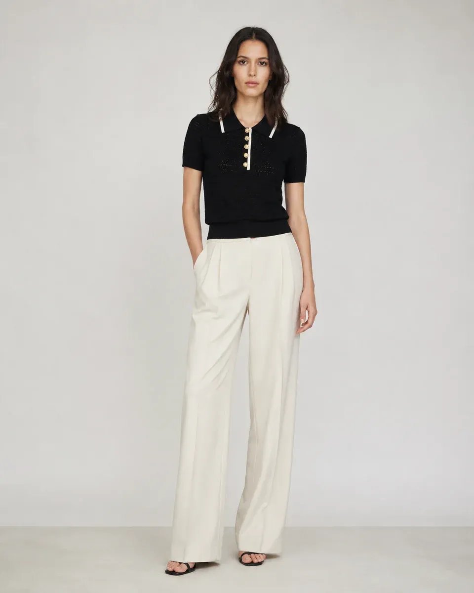 Blusa Polo Tejida Negra Con Botones Dorados Para Mujer - Image 3