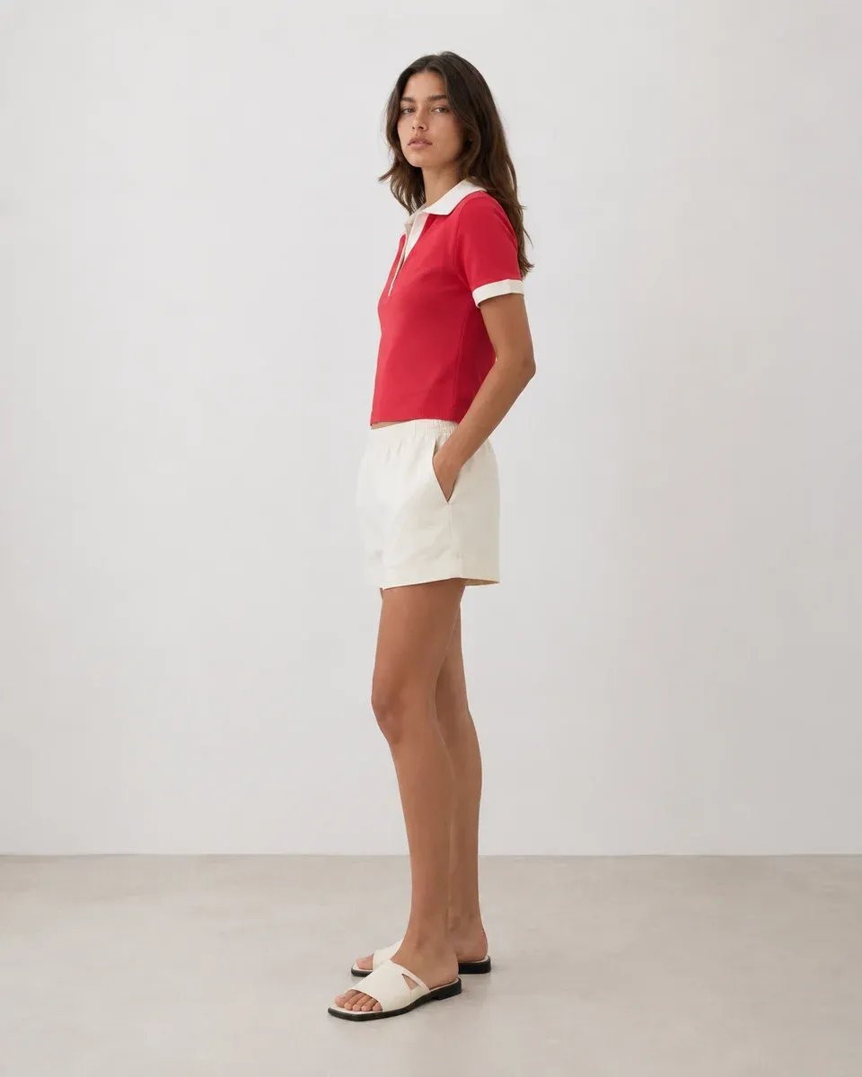 Playera Polo Roja Con Cuello Blanco Estilo Retro Para Mujer - Image 8