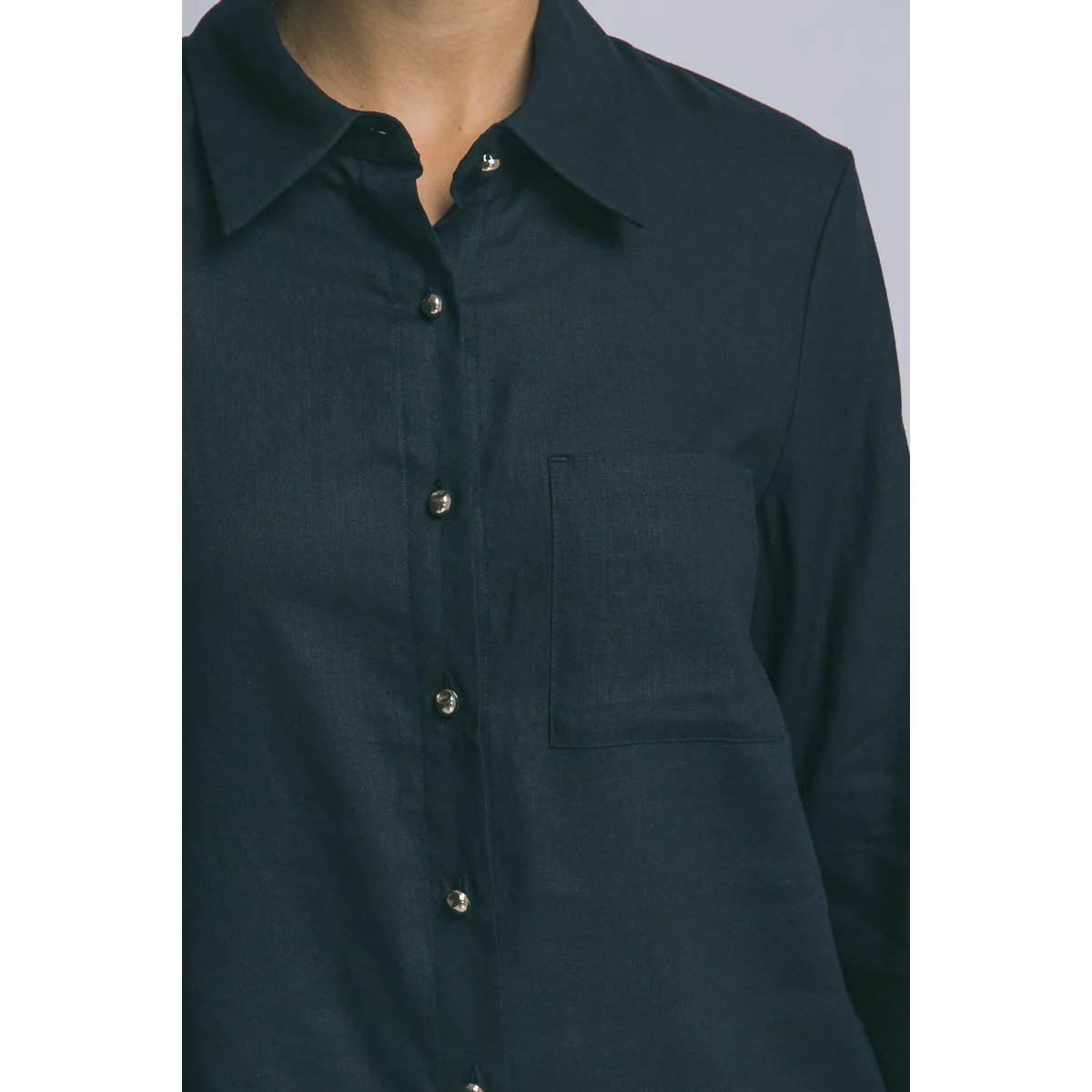 Camisa Lino Azul Cielo Oversize Manga Larga para Mujer - Image 12