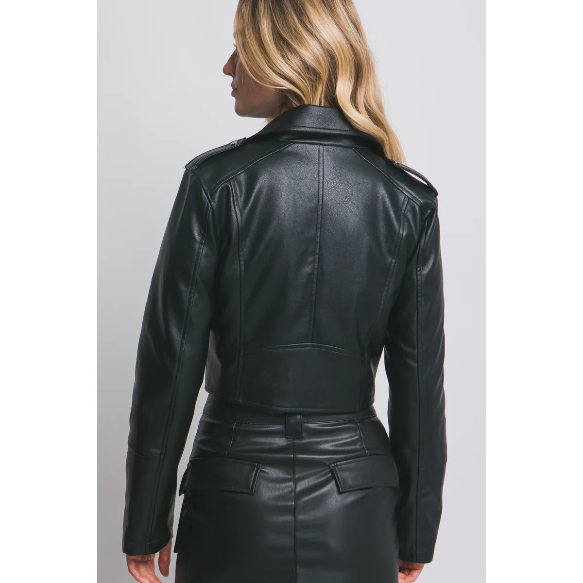 Chamarra de Cuero Estilo Biker con Solapa para Mujer - Image 5