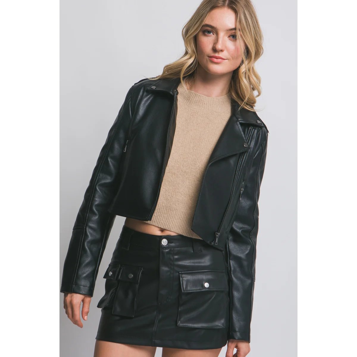 Chamarra de Cuero Estilo Biker con Solapa para Mujer - Image 6