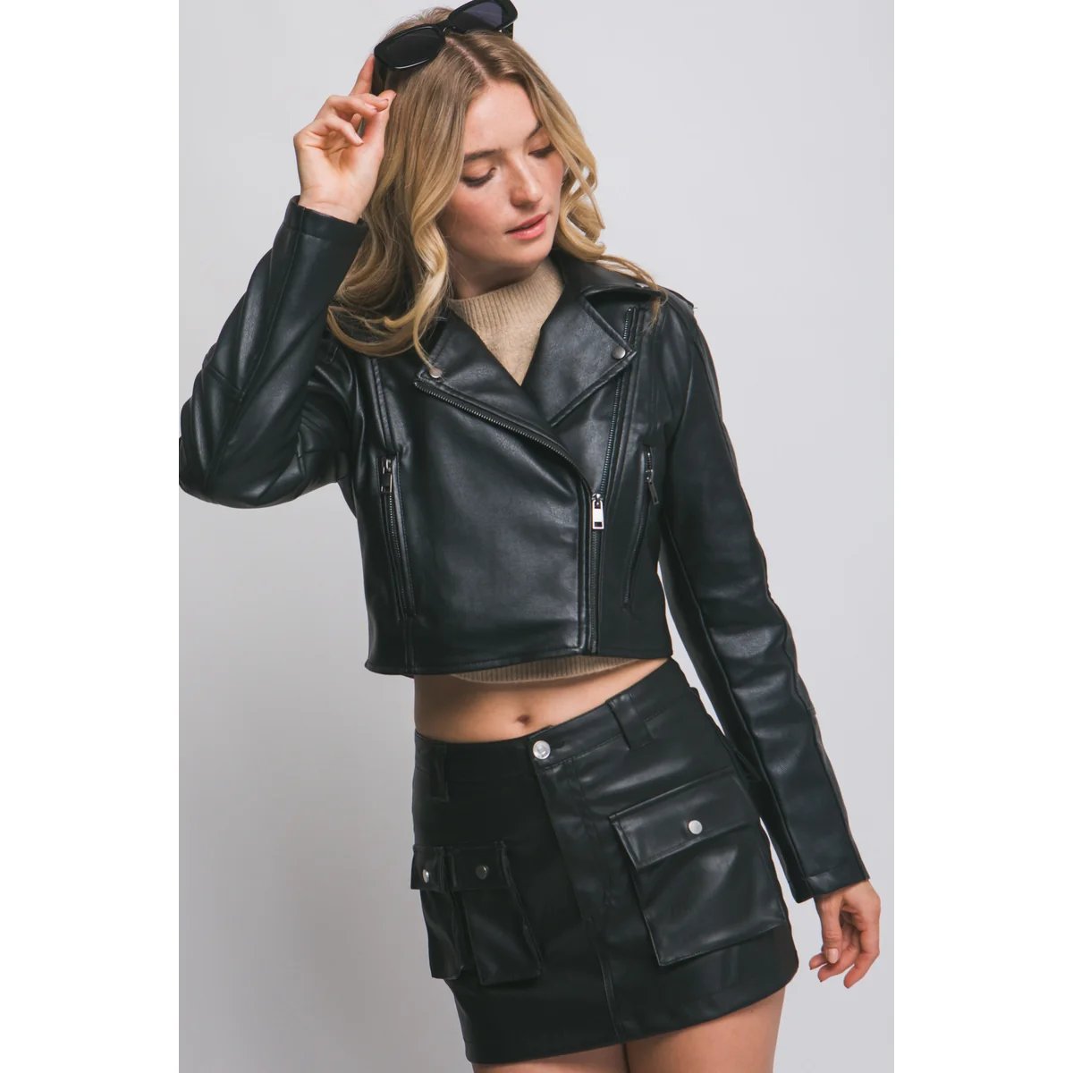 Chamarra de Cuero Estilo Biker con Solapa para Mujer - Image 12