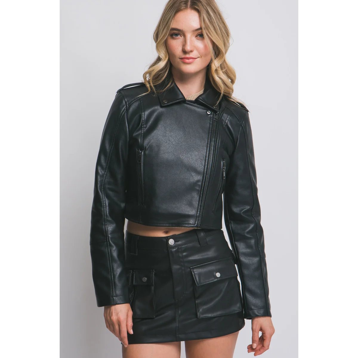 Chamarra de Cuero Estilo Biker con Solapa para Mujer - Image 13
