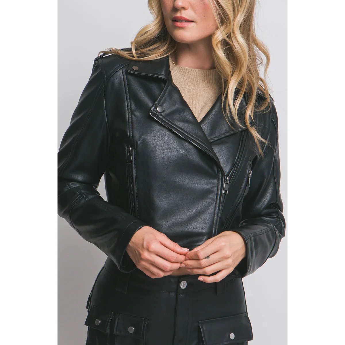 Chamarra de Cuero Estilo Biker con Solapa para Mujer - Image 14
