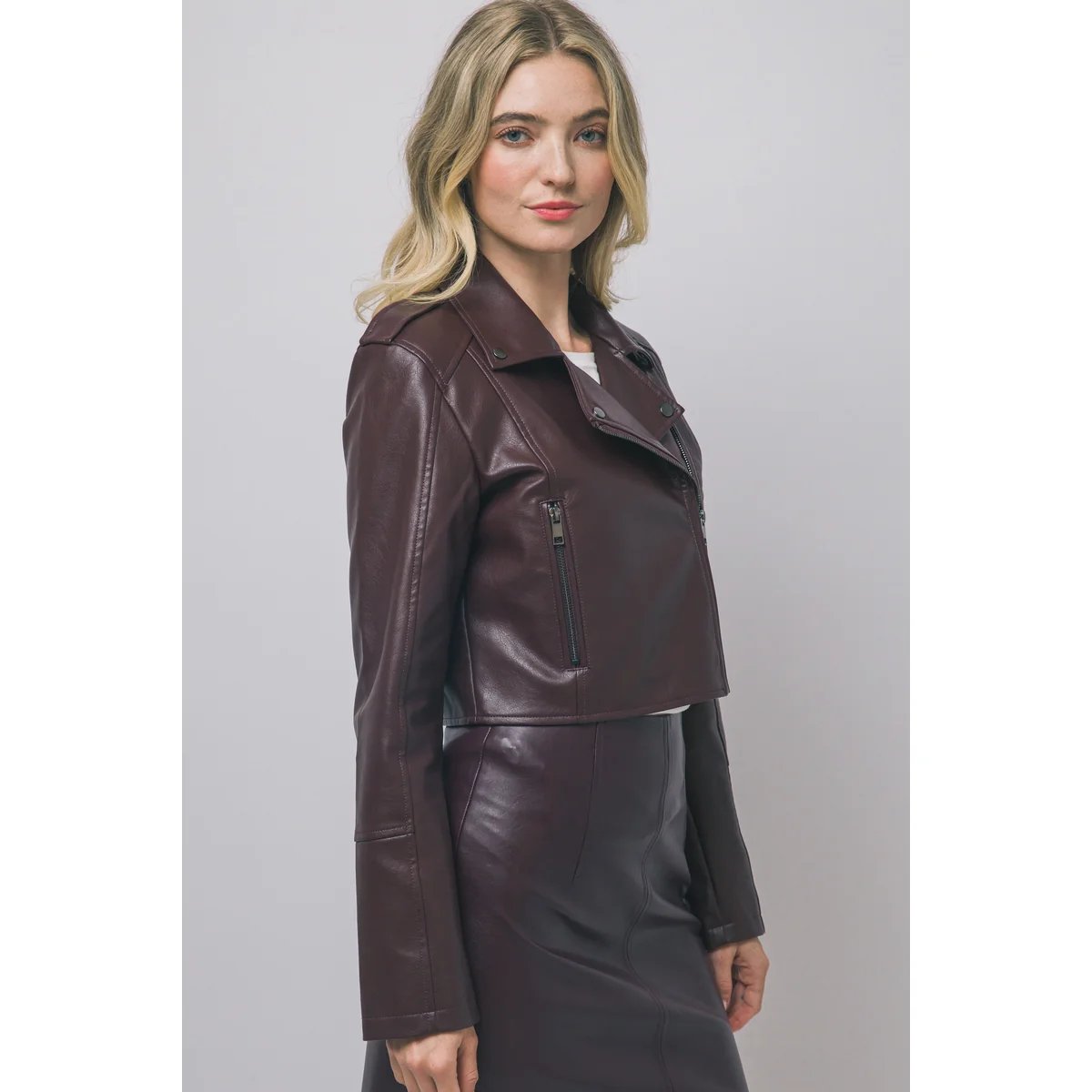 Chamarra de Cuero Estilo Biker con Solapa para Mujer - Image 16