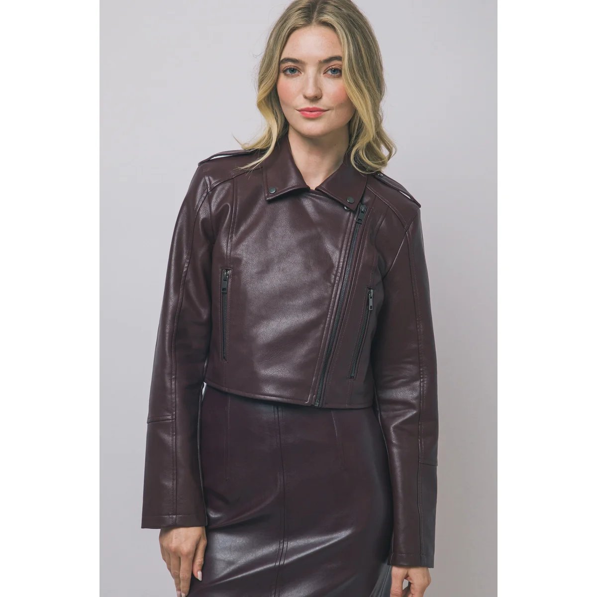 Chamarra de Cuero Estilo Biker con Solapa para Mujer - Image 24