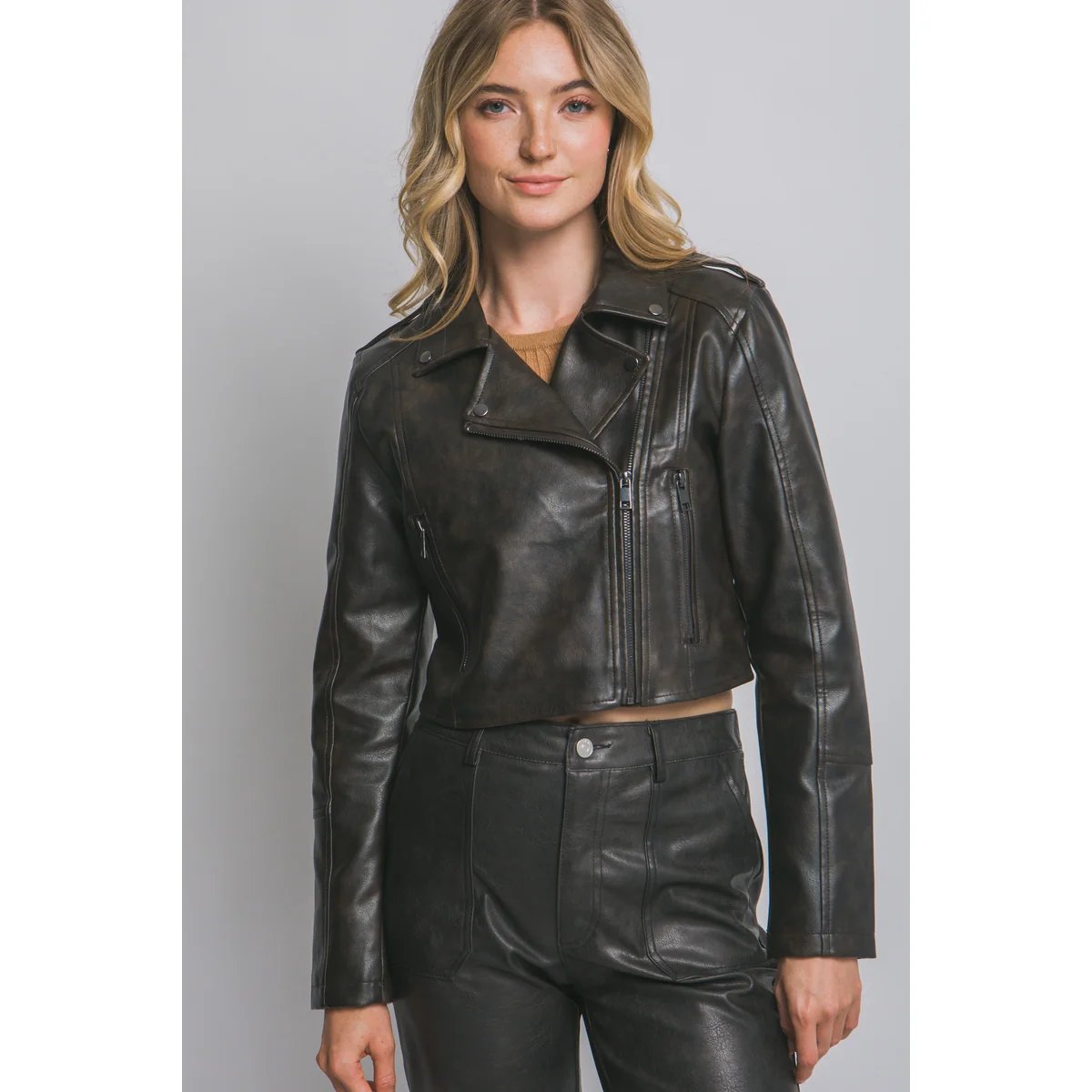 Chamarra de Cuero Estilo Biker con Solapa para Mujer - Image 34