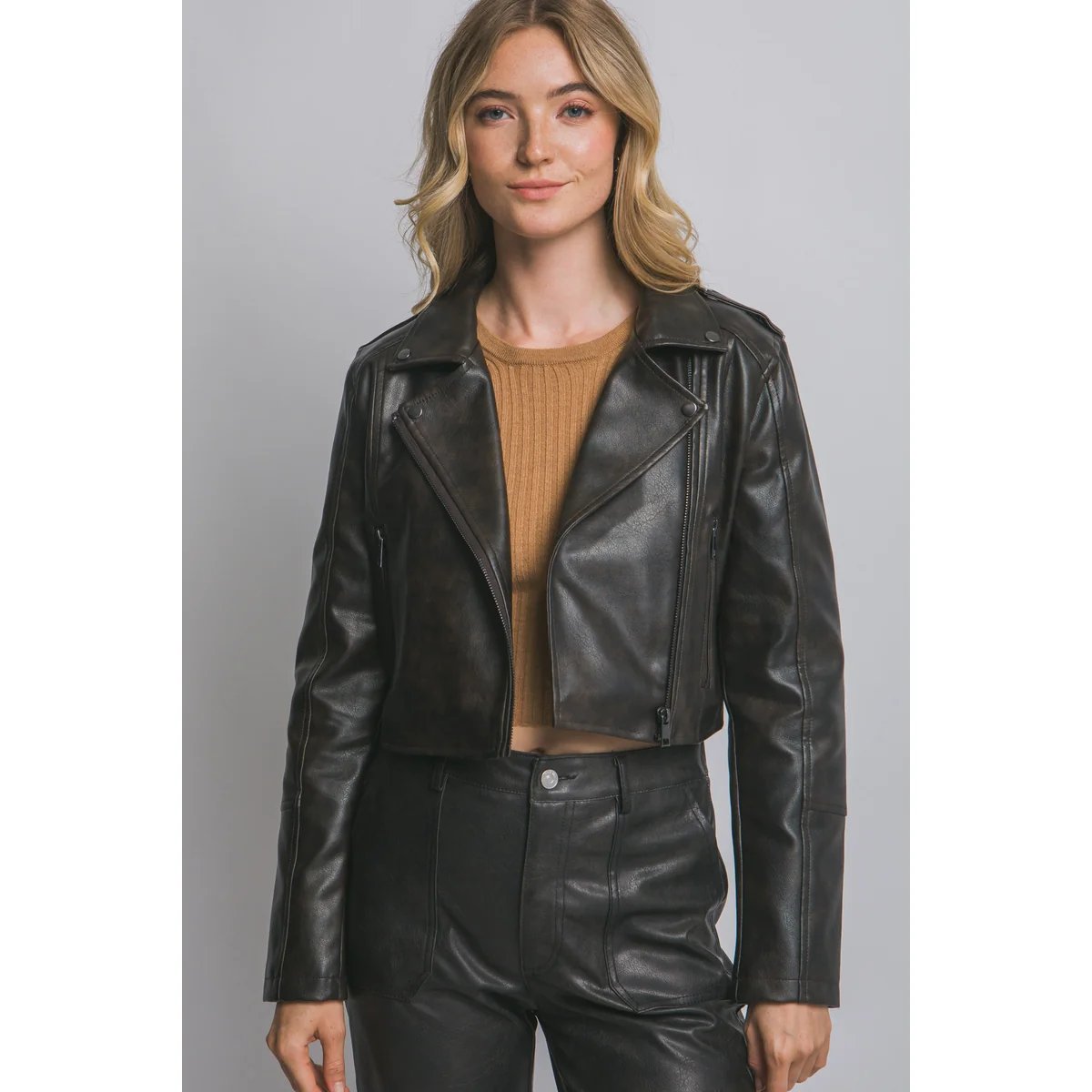 Chamarra de Cuero Estilo Biker con Solapa para Mujer - Image 39