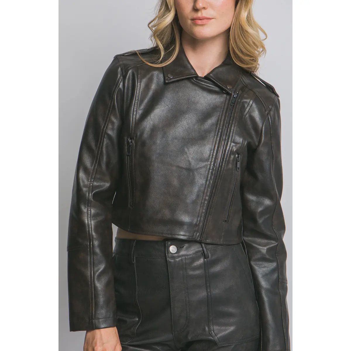 Chamarra de Cuero Estilo Biker con Solapa para Mujer - Image 42