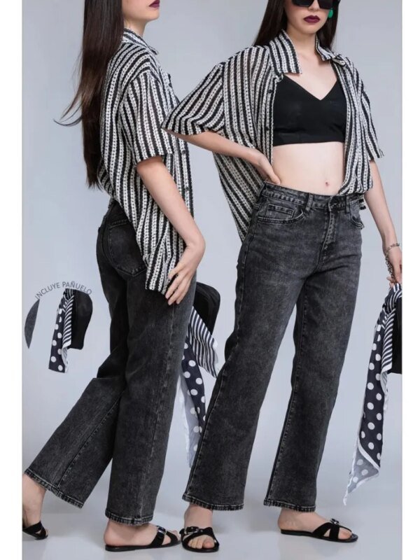 Pantalón Straight Fit de Mezclilla Negra Desteñida para Mujer