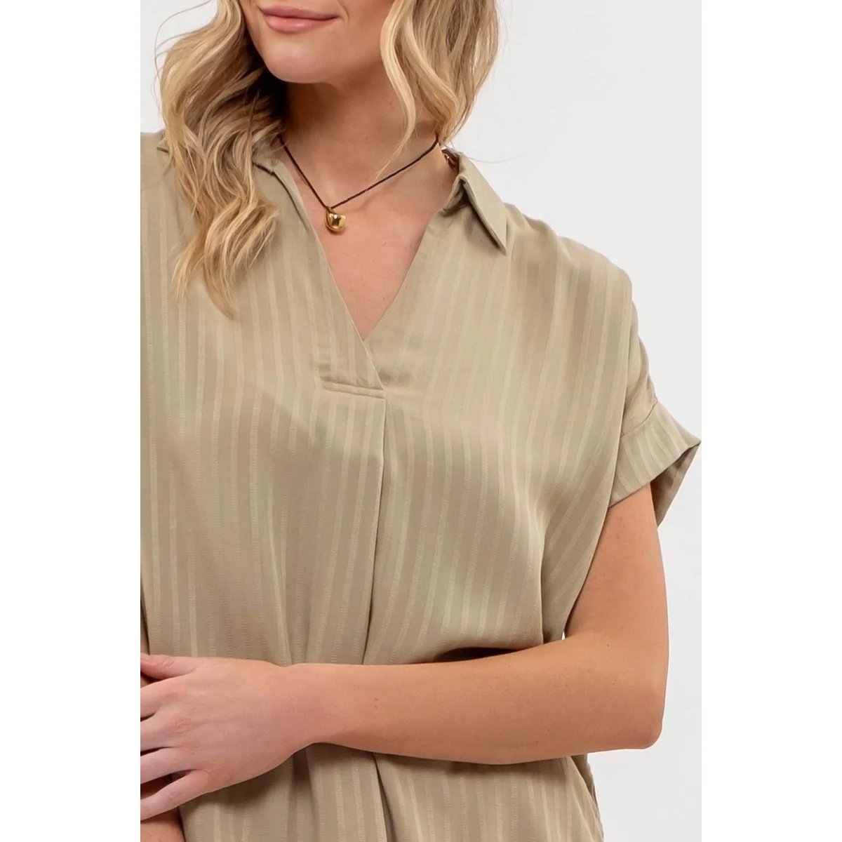 Blusa Negra con Cuello en V y Manga Corta Estilo Casual para Mujer - Image 5
