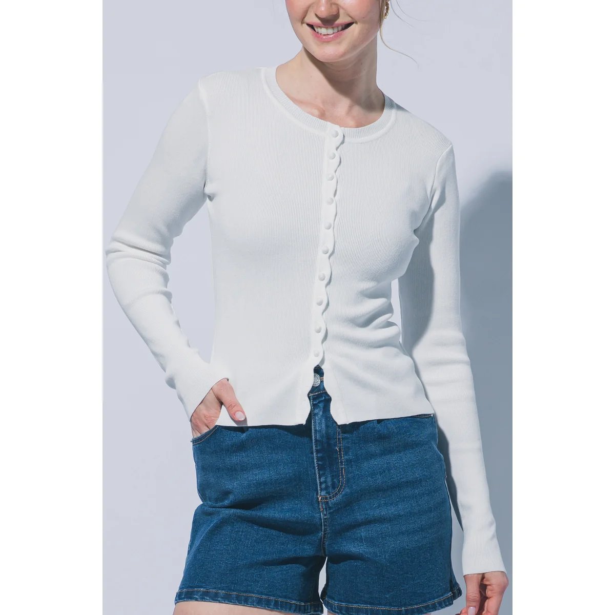 Cardigan para Mujer con Botones Rosa Suave Ajustado de Punto - Image 16