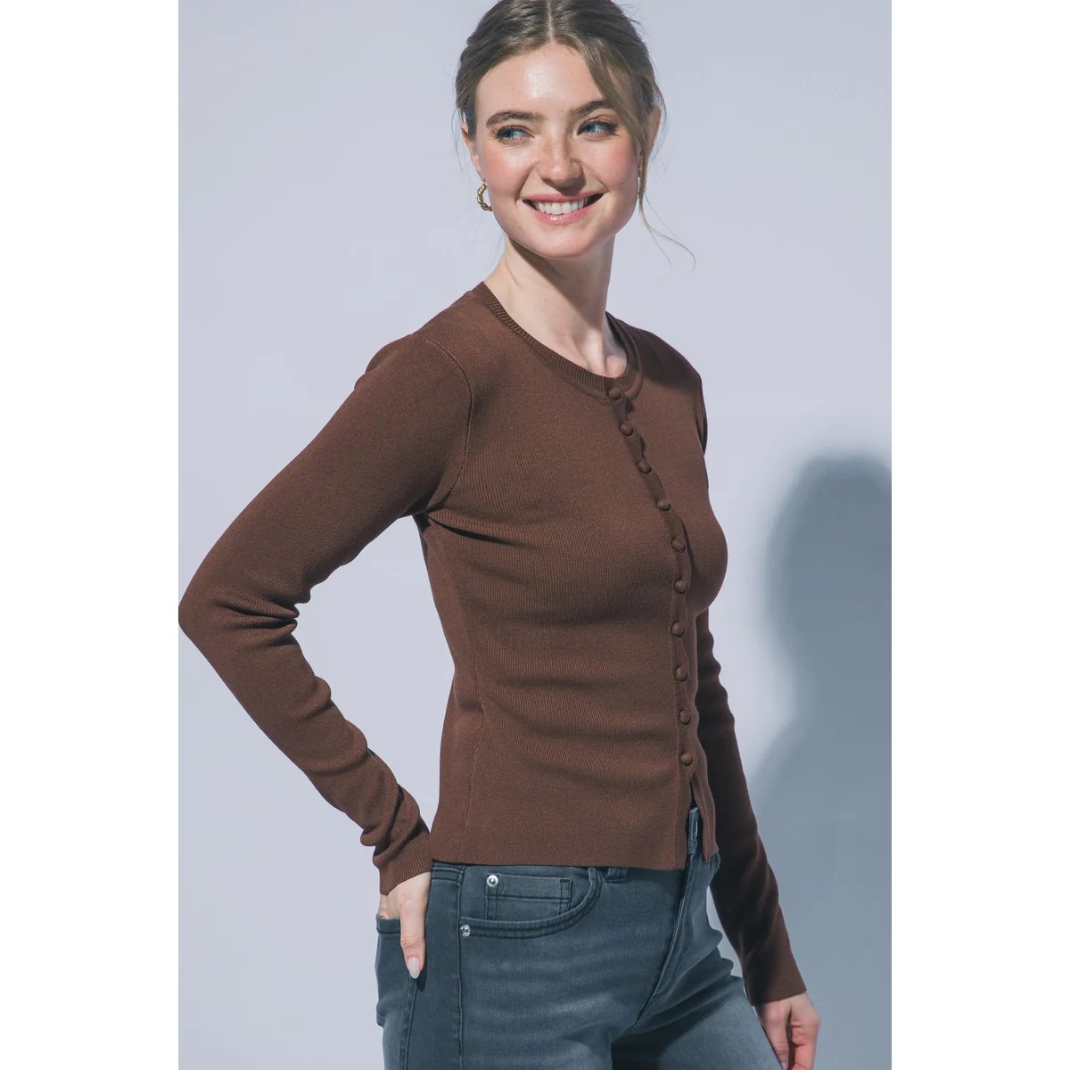 Cardigan para Mujer con Botones Rosa Suave Ajustado de Punto - Image 19
